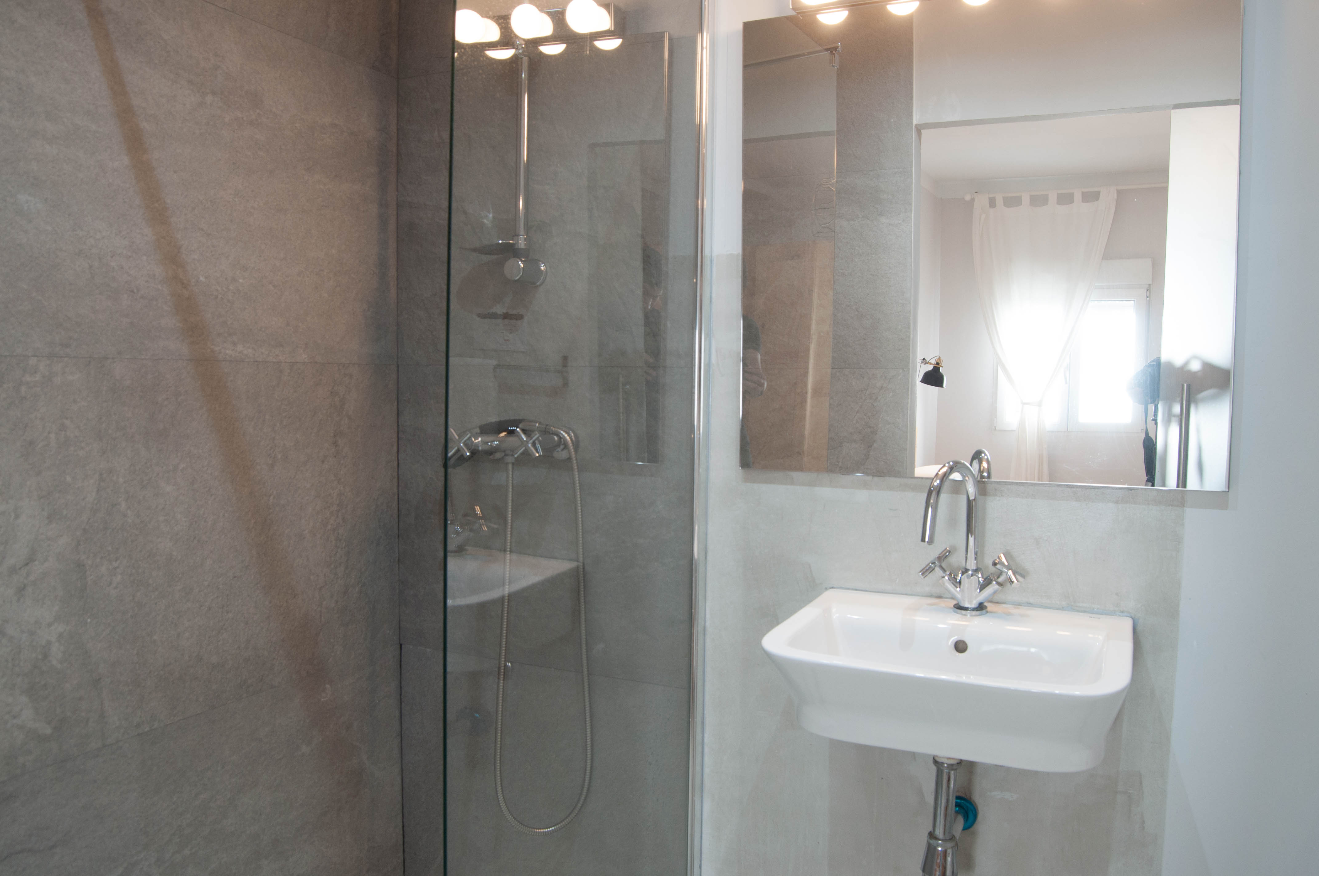 Vista general de un luminoso apartamento dúplex en Calle Caleros.