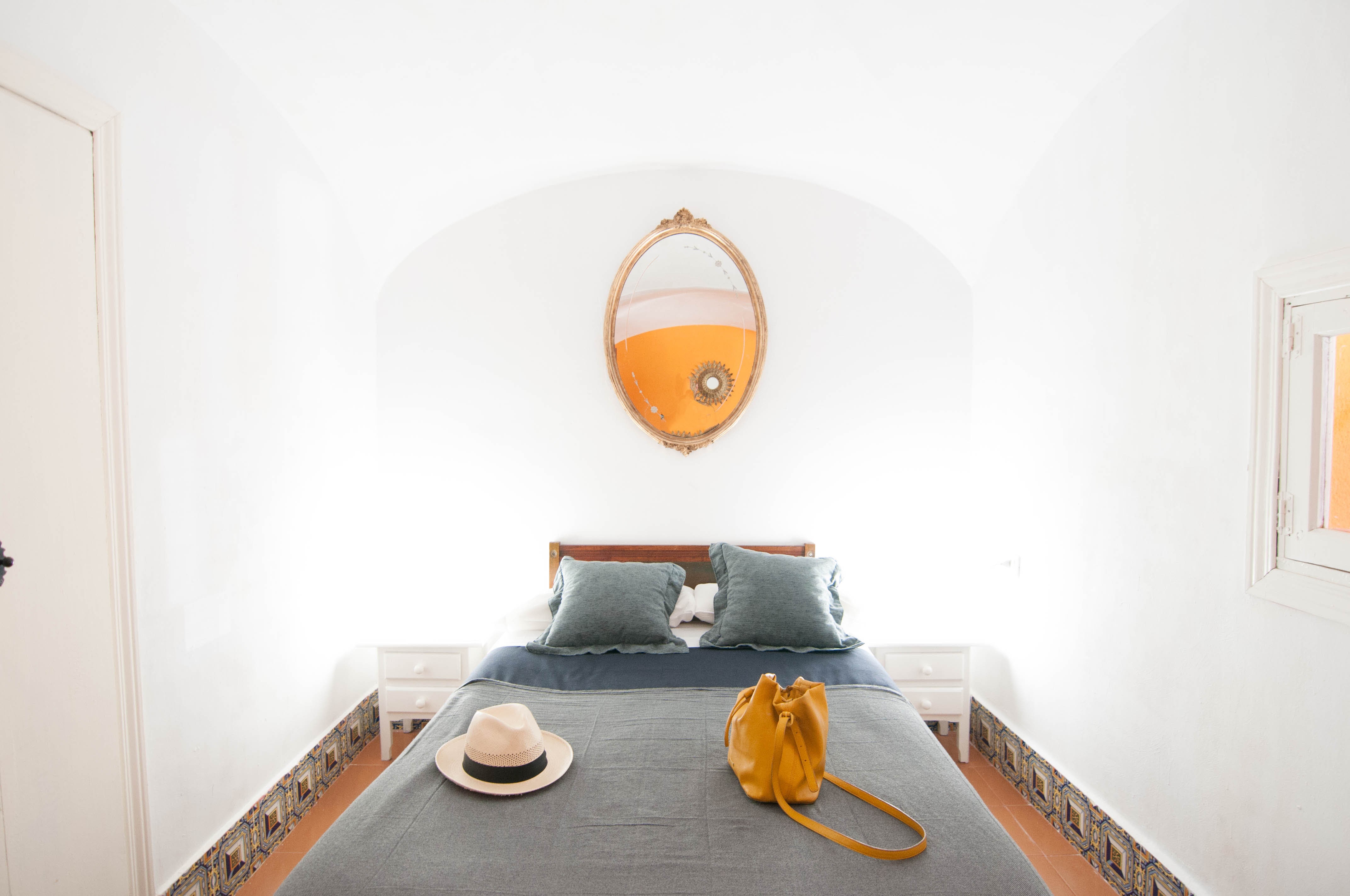 Vistas a la histórica Iglesia de Santiago desde el balcón del apartamento.