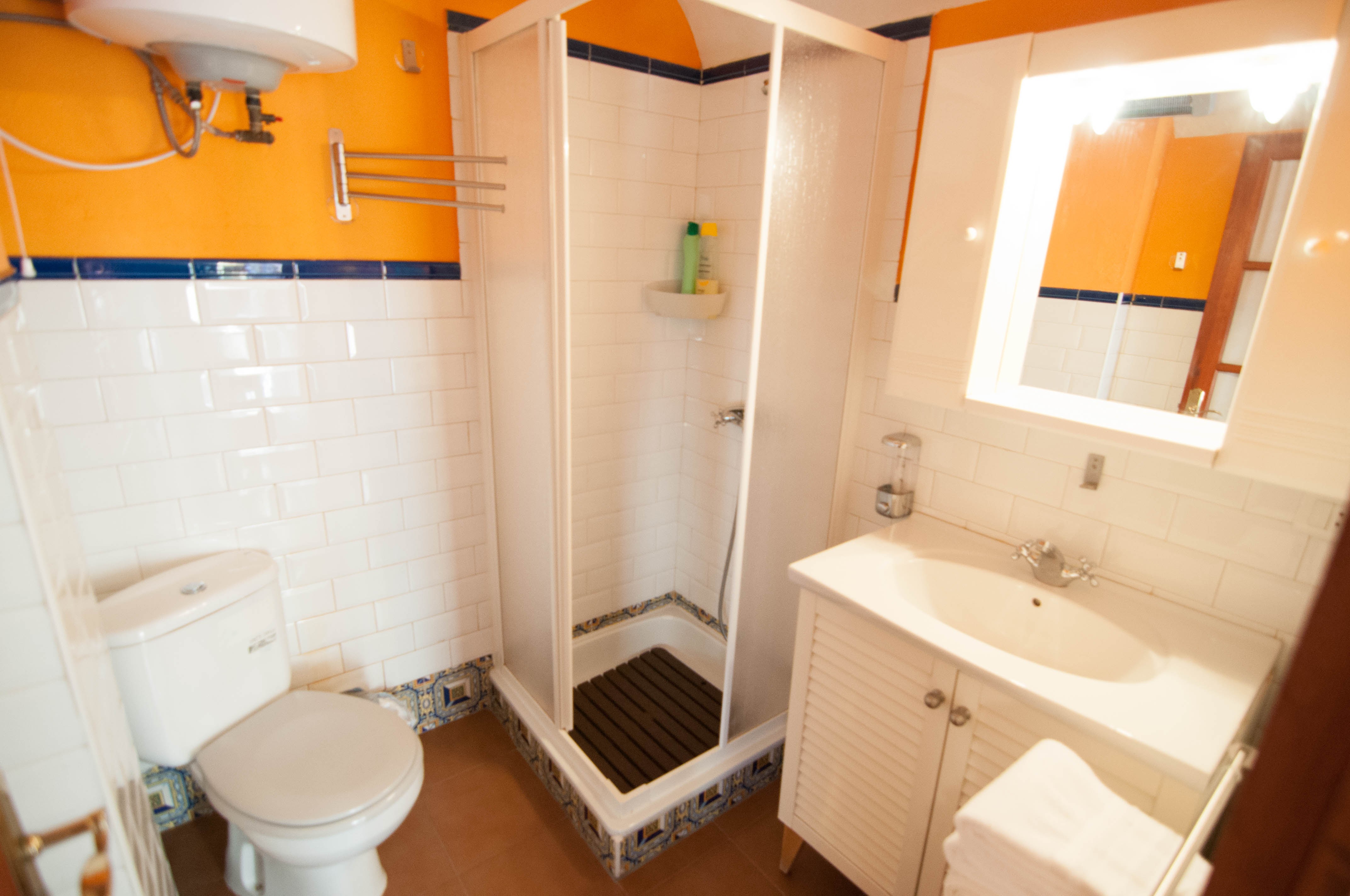 Terraza mirador con vistas al Santuario de la Virgen de la Montaña.